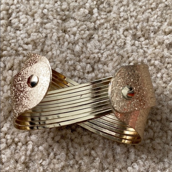 Express crossover bangle gold - Picture 2 of 3